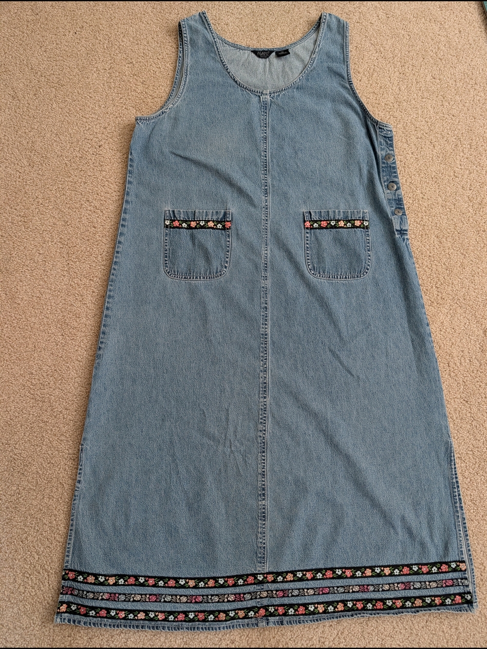 Sleeveless Vintage Denim Midi Jumper Dress with Floral Trim - Blue